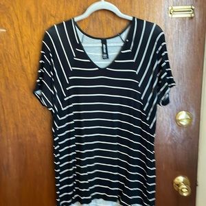 EUC black w white stripes XL rayon spandex v-neck
